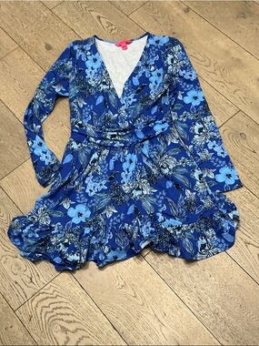 Woman’s Lilly Pulitzer blue flowered pull on romper dress. Medium. Rayon/spandex